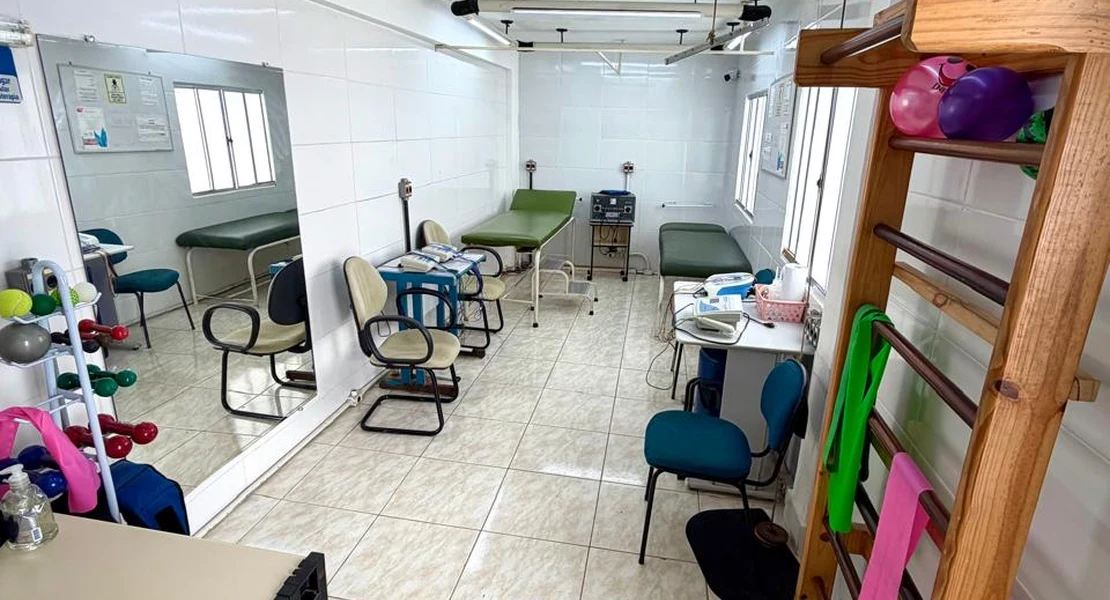 Sala de fisioterapia e reabilitação ortopédica da SUORT Clínica Integrada em Perdizes, São Paulo — tratamento da síndrome do impacto do ombro