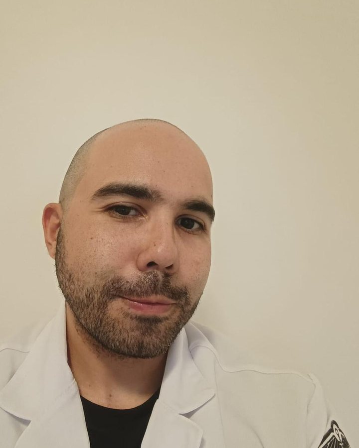 Tales da Silva Barbosa Mendes, acupunturista e profissional de RPG